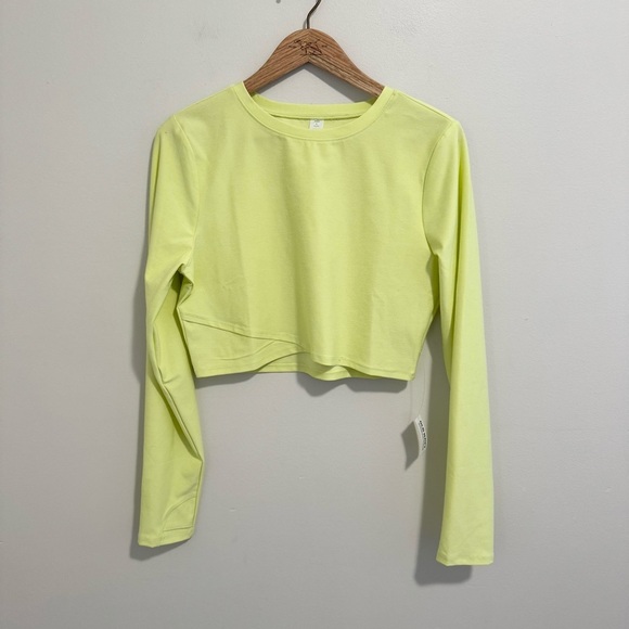 Old Navy NWT Cloud Cropped Athletic Top - Picture 2 of 6